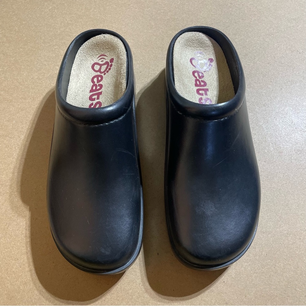 Black Klogs with Beats insole